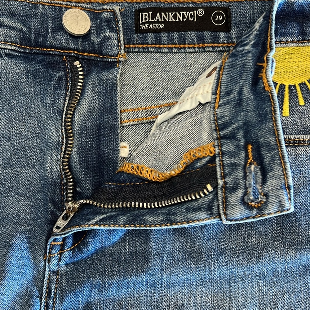 BLANK NYC The Astor Cut Off Shorts - Picture 7 of 11